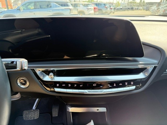 2024 Cadillac Lyriq - Image 10