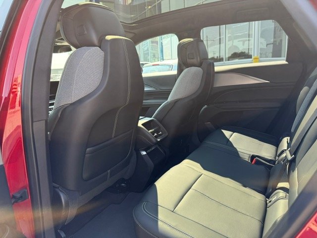 2024 Cadillac Lyriq - Image 14