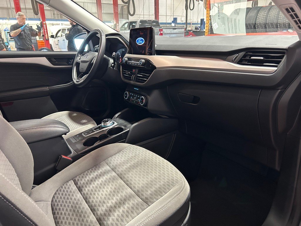2022 Ford Escape - Image 12