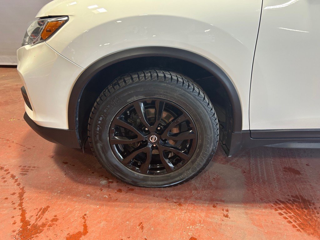 2020 Nissan ROGUE - Image 3