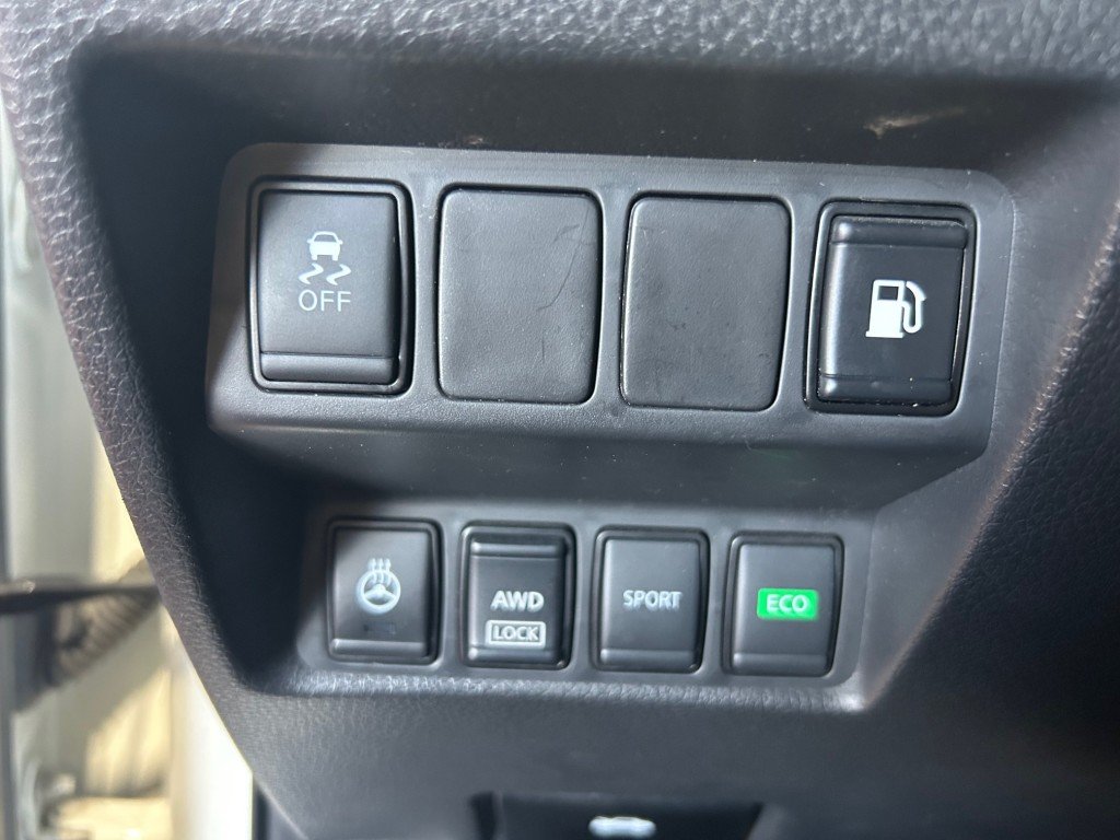 2020 Nissan ROGUE - Image 11