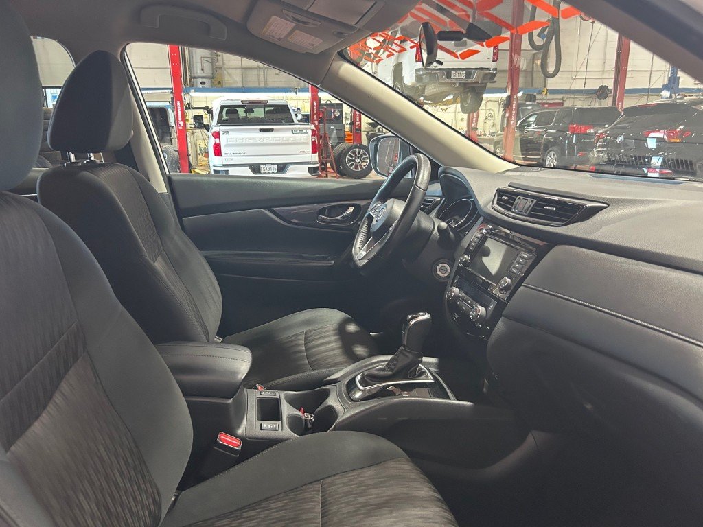 2020 Nissan ROGUE - Image 17