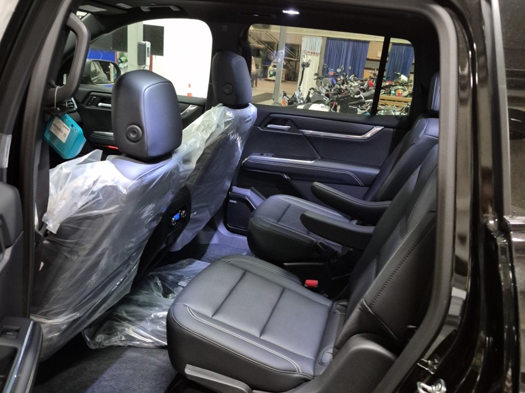 2025 GMC ACADIA - Image 5