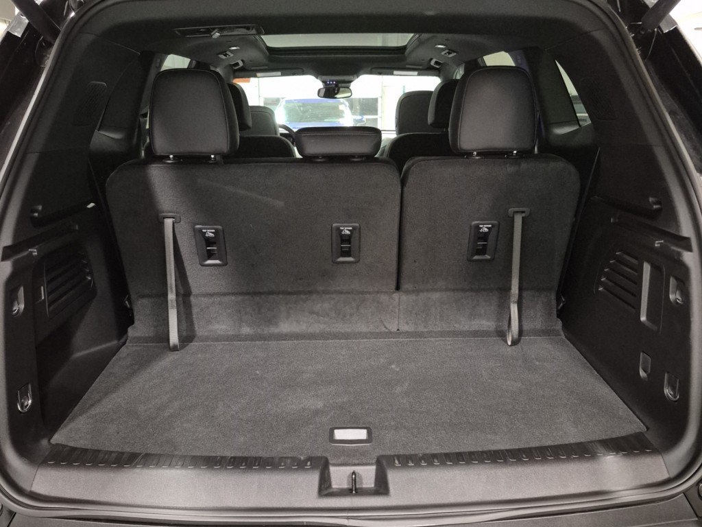 2025 GMC ACADIA - Image 7