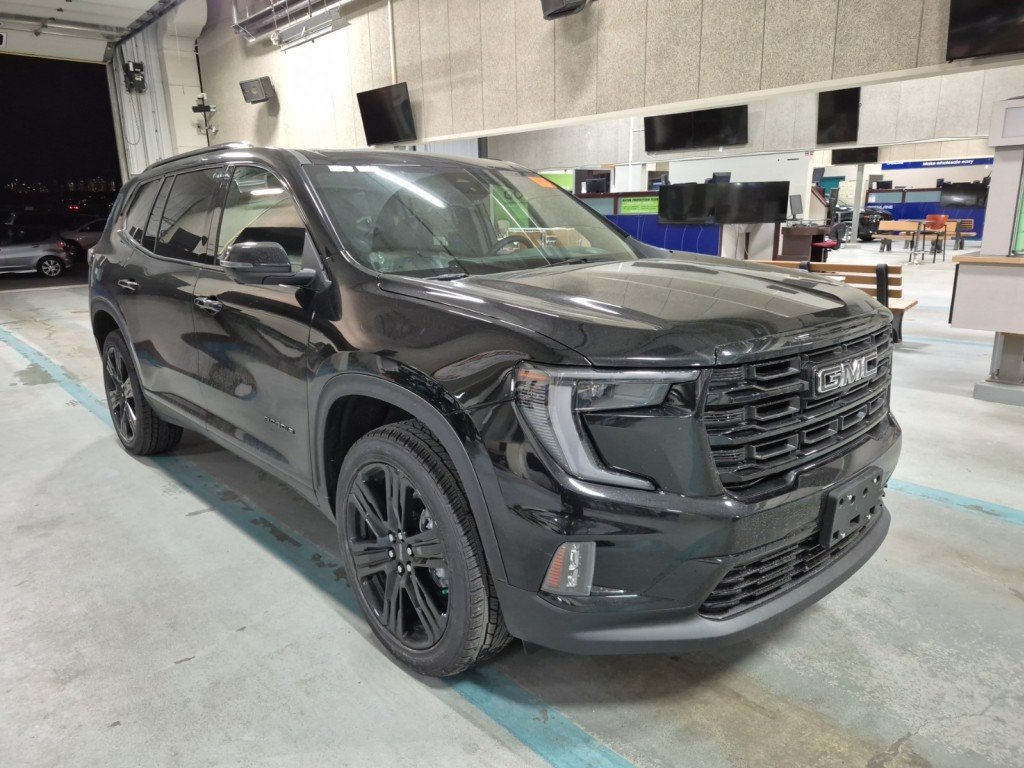 2025 GMC ACADIA - Image 9