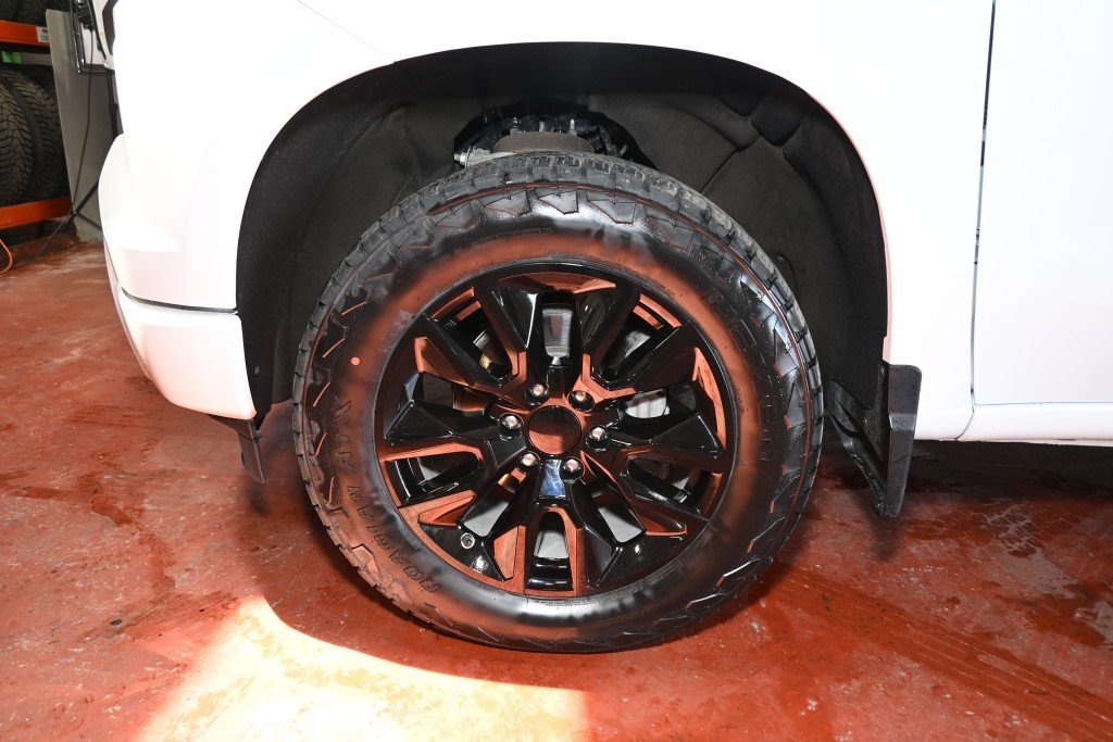 2024 Chevrolet Silverado 1500 - Image 2