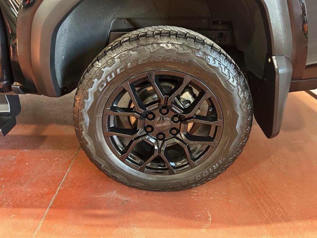 2023 GMC CANYON - Image 8