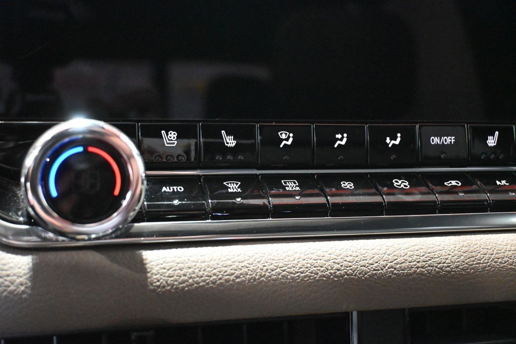 2023 GMC CANYON - Image 10