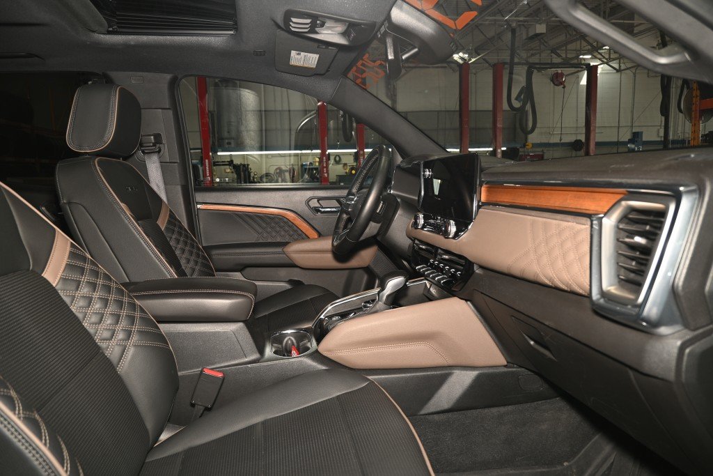 2023 GMC CANYON - Image 13