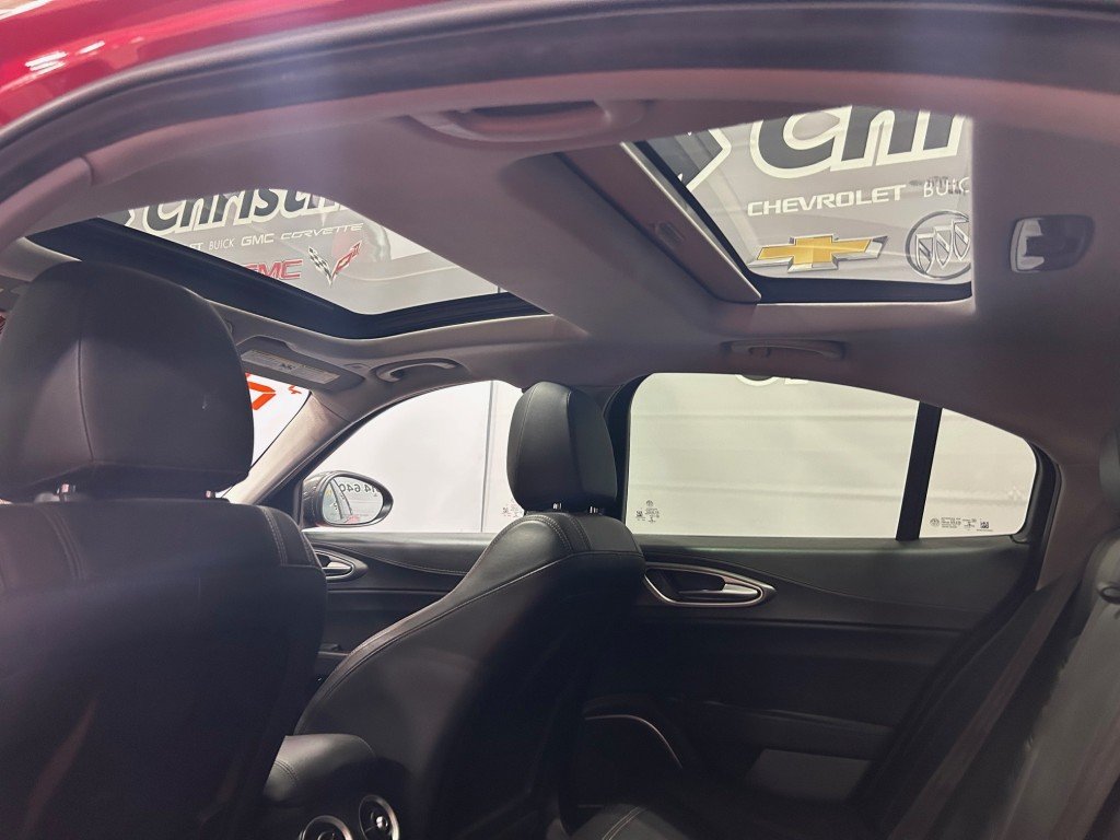 2019 Alfa Romeo GIULIA - Image 8