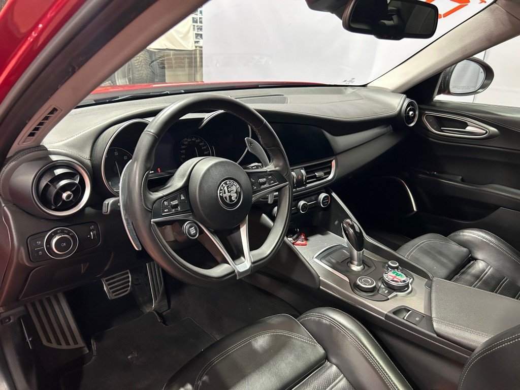 2019 Alfa Romeo GIULIA - Image 10