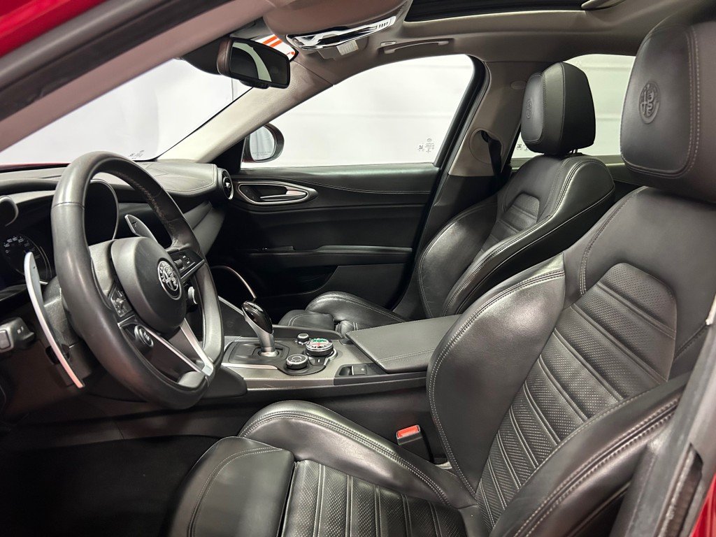 2019 Alfa Romeo GIULIA - Image 11