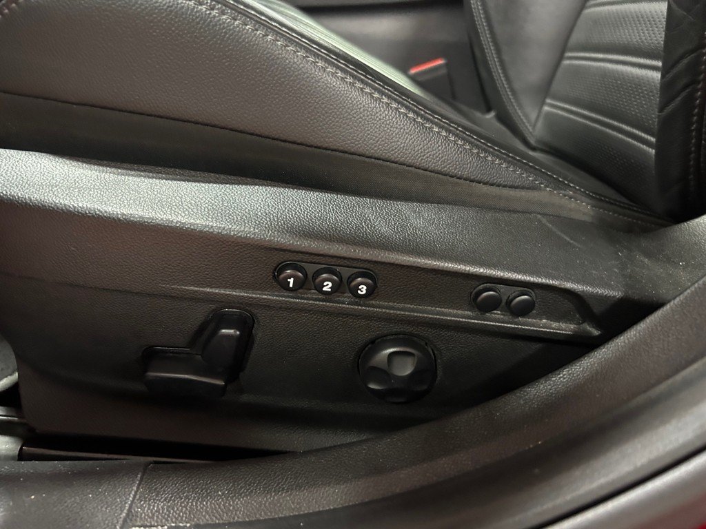 2019 Alfa Romeo GIULIA - Image 12