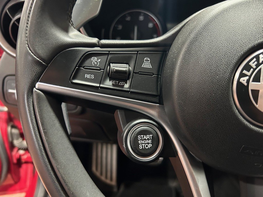 2019 Alfa Romeo GIULIA - Image 13