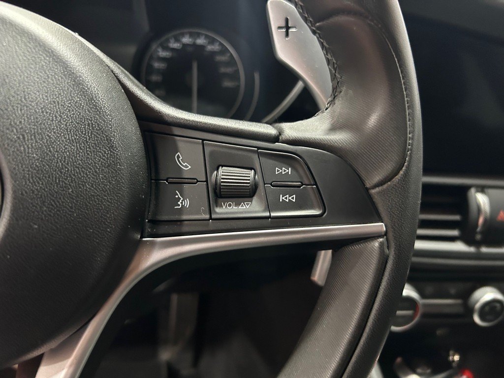 2019 Alfa Romeo GIULIA - Image 14