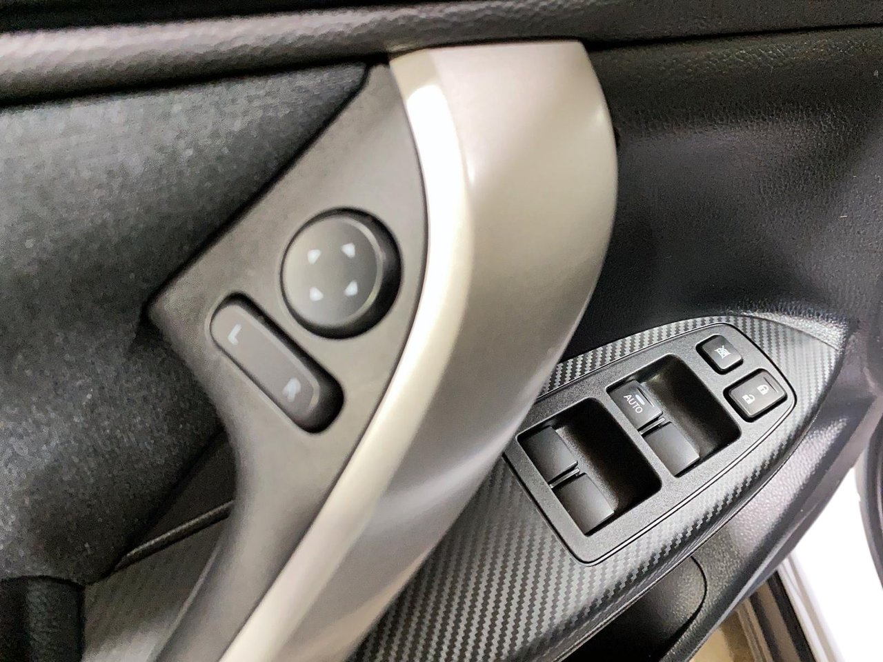 2023 Mitsubishi Eclipse Cross - Image 10