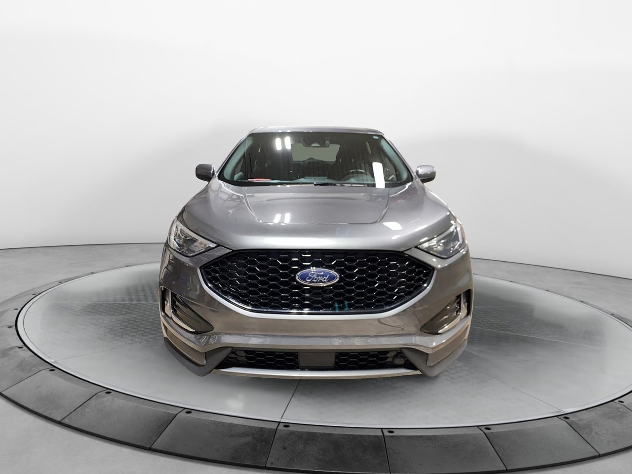 2022 Ford Edge - Image 2