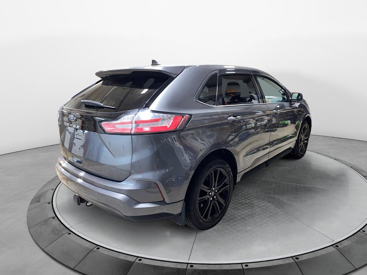 2022 Ford Edge - Image 4