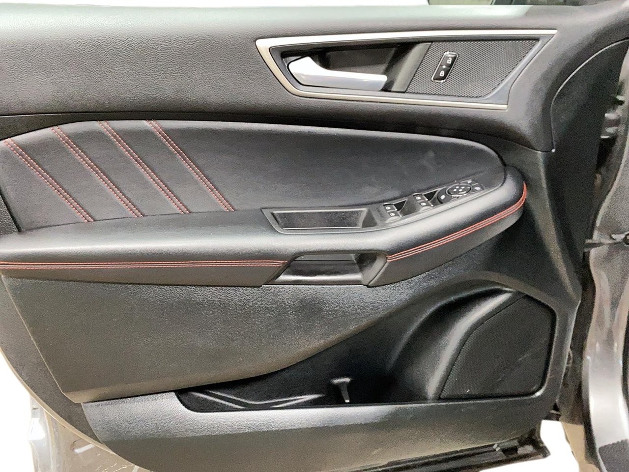 2022 Ford Edge - Image 10