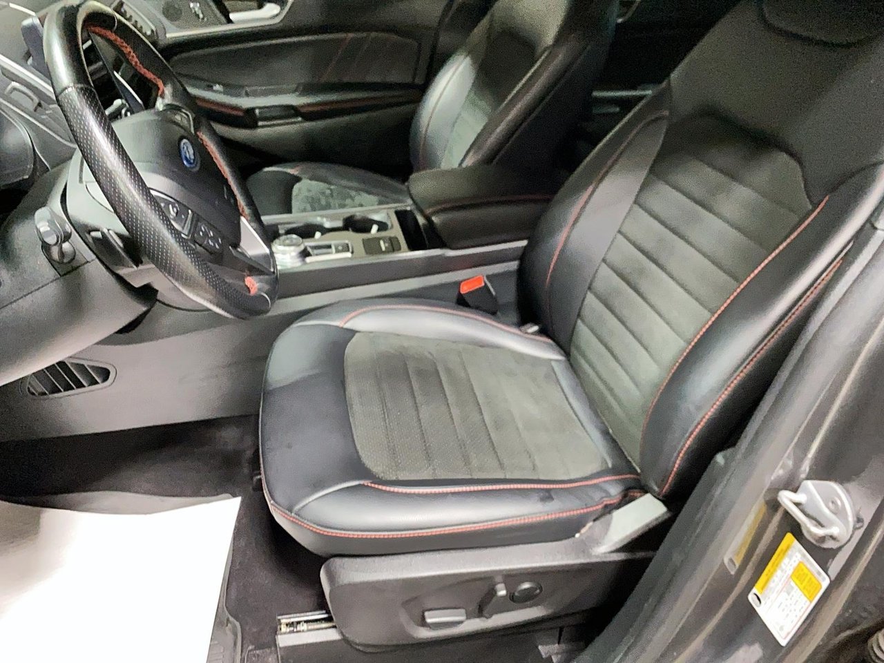 2022 Ford Edge - Image 11