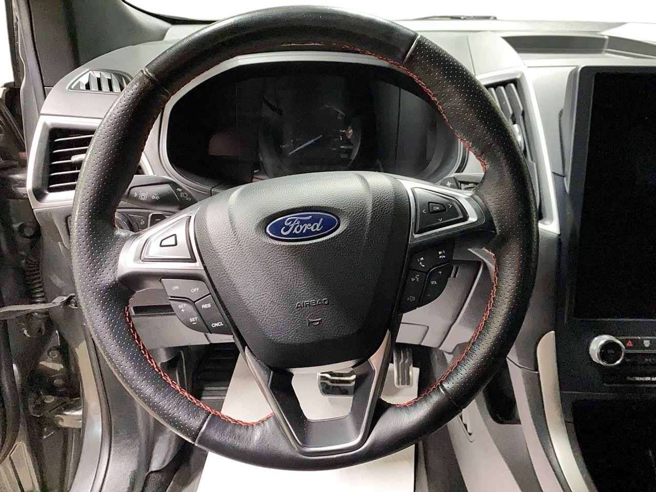 2022 Ford Edge - Image 13