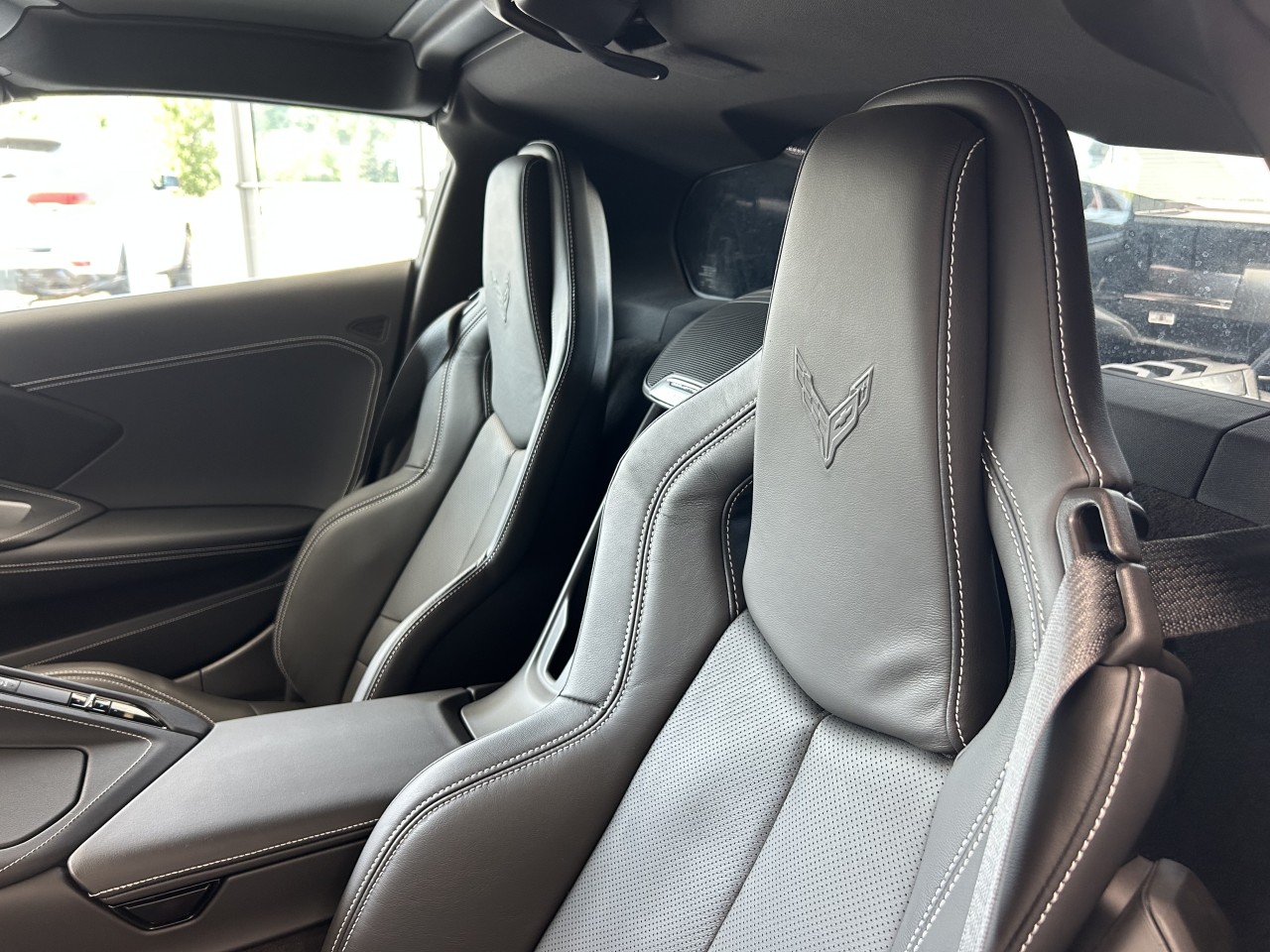 2025 Chevrolet Corvette - Image 10