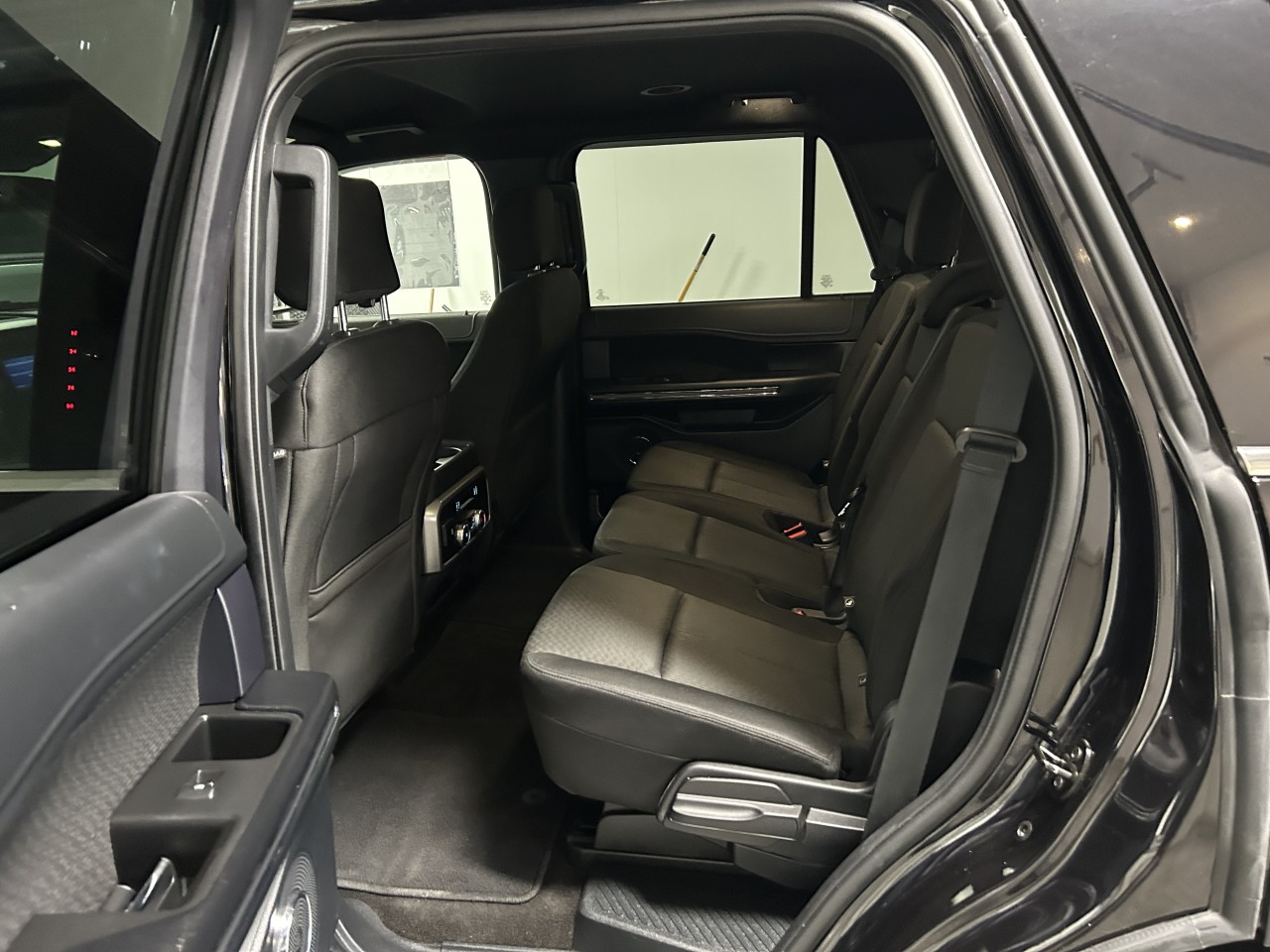 2020 Ford Expedition - Image 18