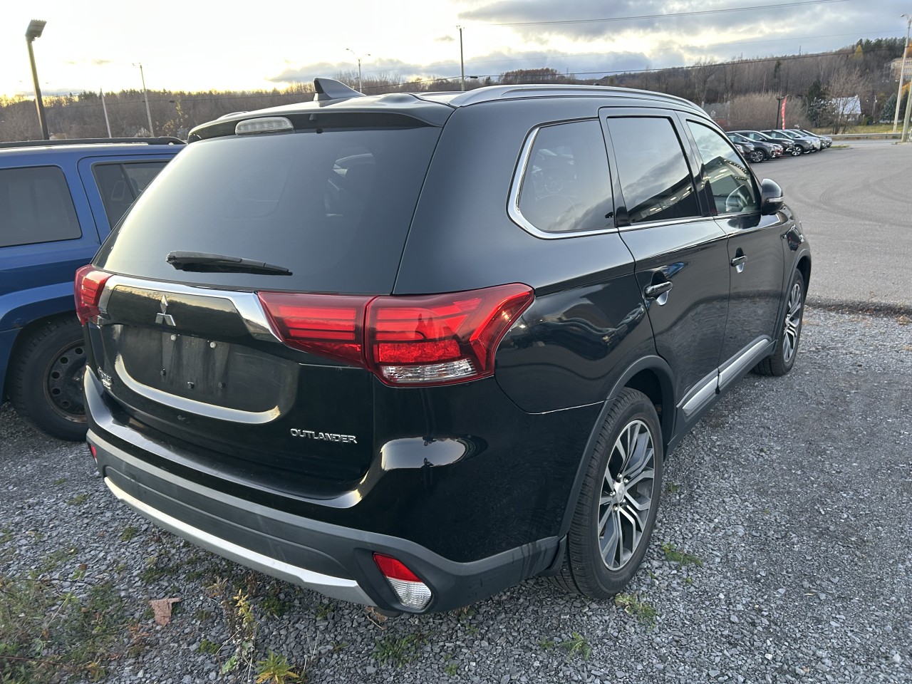 2017 Mitsubishi Outlander - Image 4