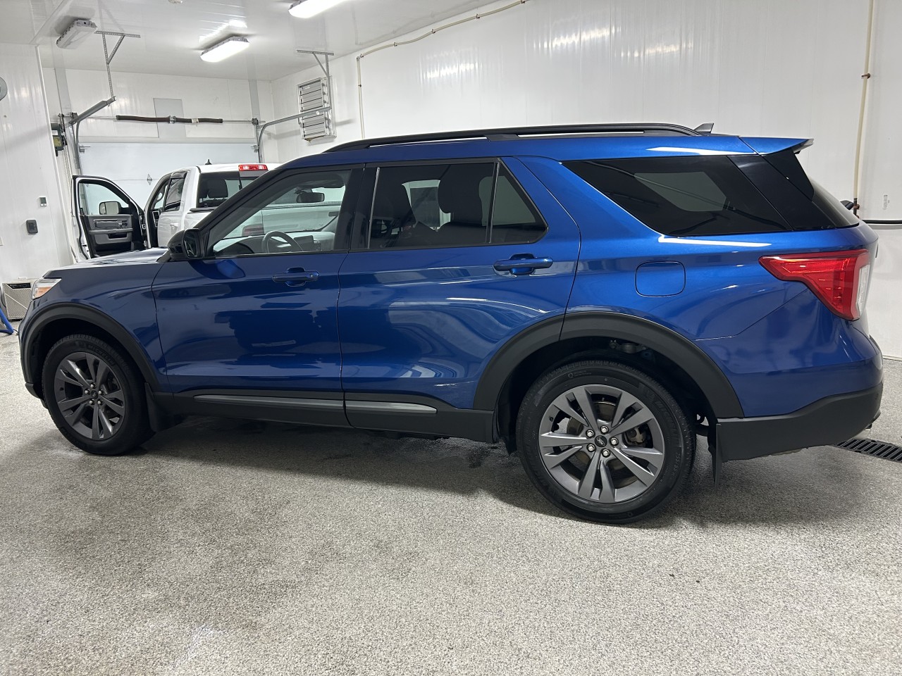 2023 Ford Explorer - Image 3
