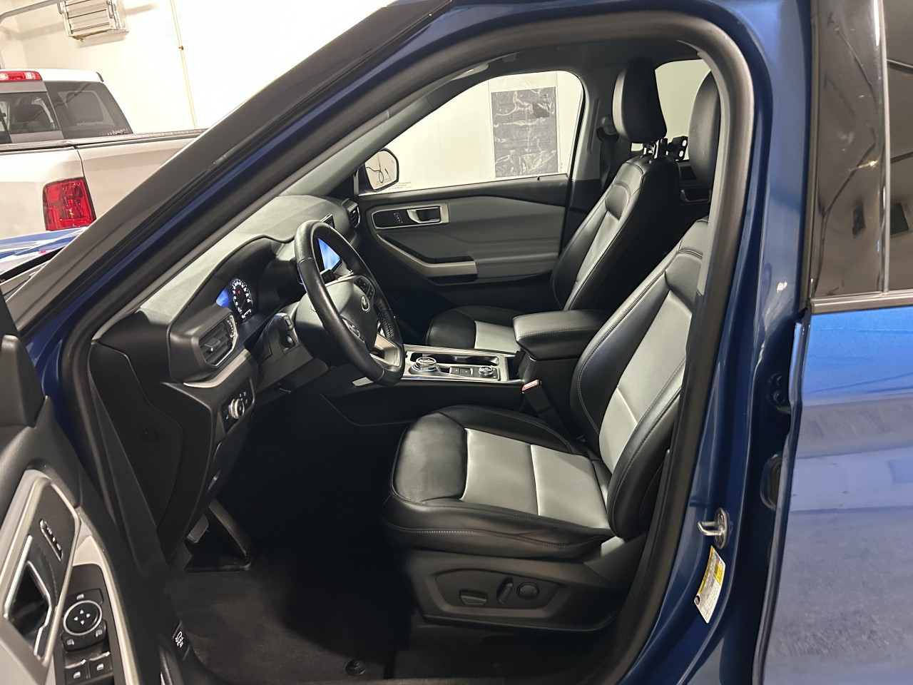 2023 Ford Explorer - Image 8