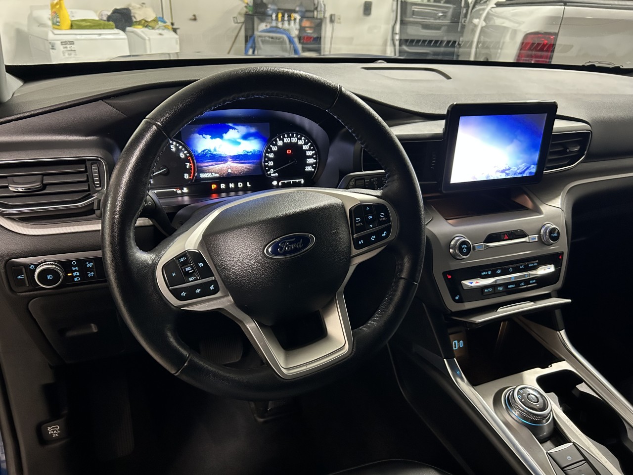 2023 Ford Explorer - Image 11