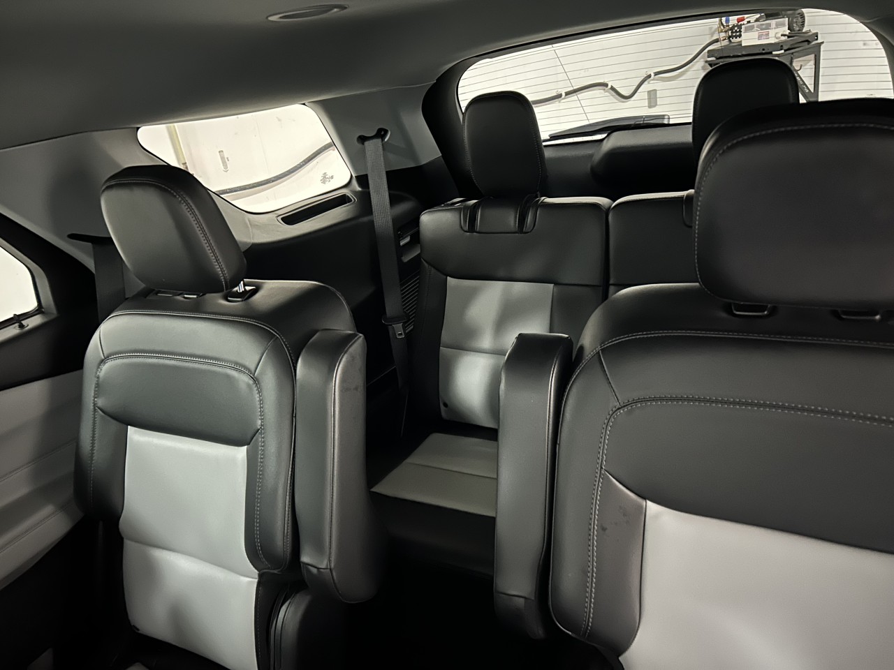 2023 Ford Explorer - Image 14