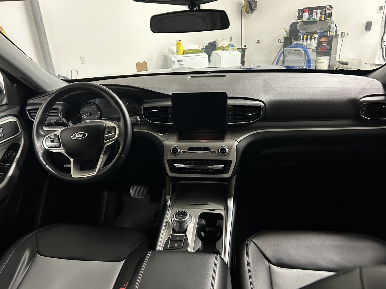 2023 Ford Explorer - Image 18