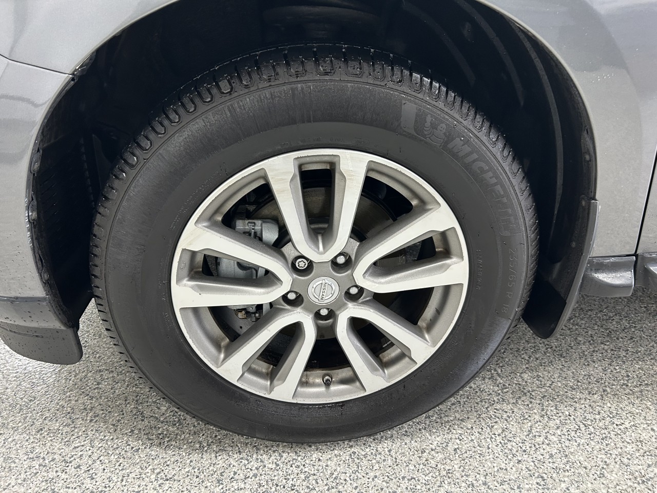 2015 Nissan Pathfinder - Image 2