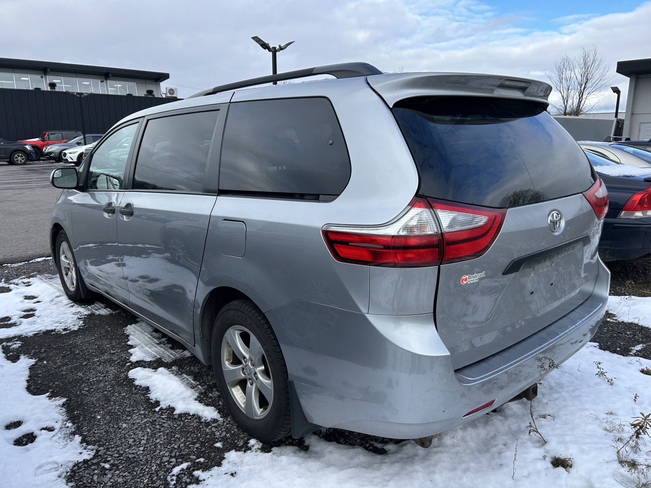 2017 Toyota Sienna - Image 4