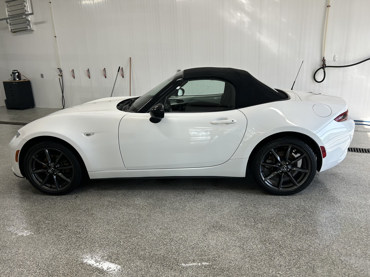 2017 Mazda MX-5 - Image 2