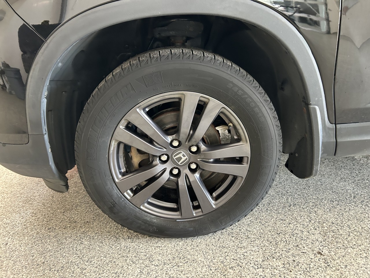 2019 Honda Ridgeline - Image 2