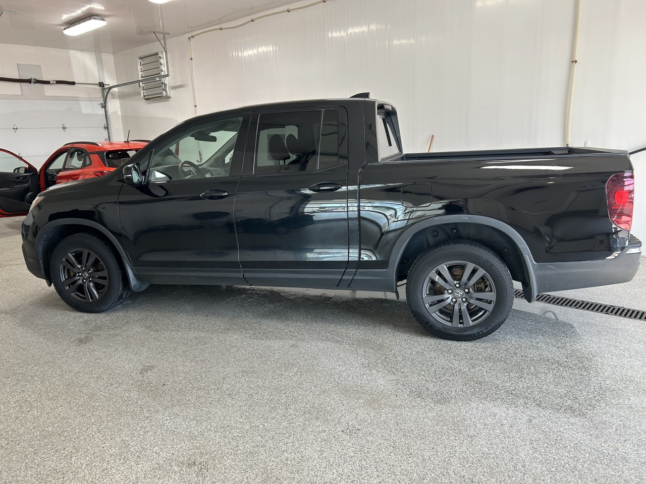 2019 Honda Ridgeline - Image 3