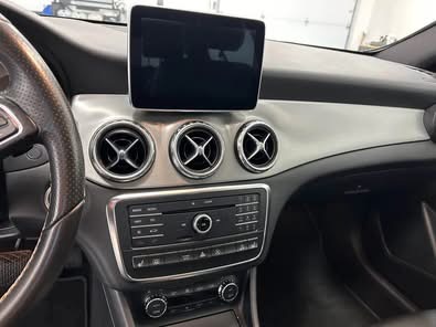 2016 Mercedes-Benz GLA - Image 11