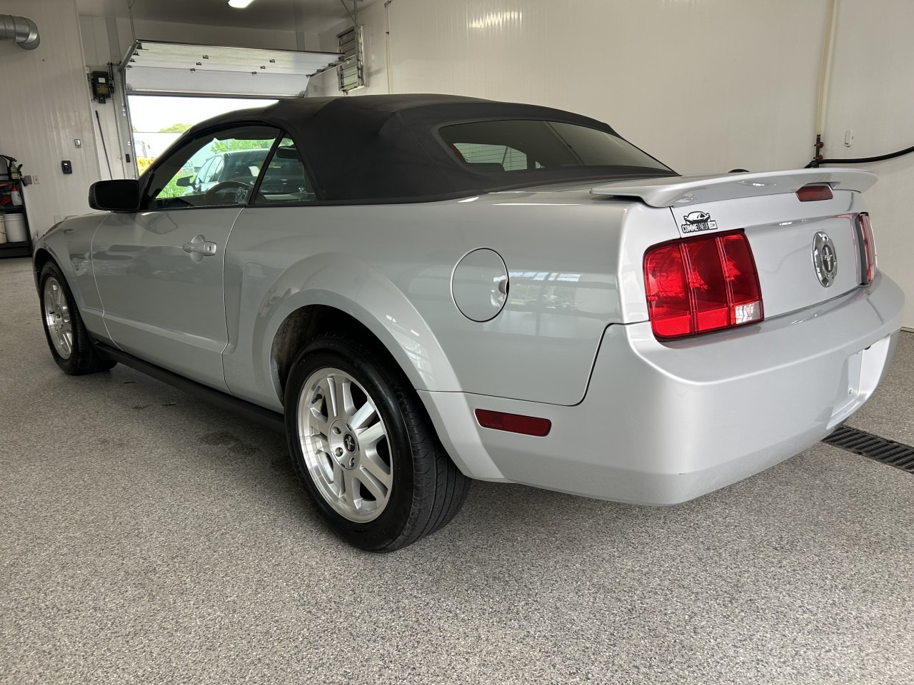 2007 Ford Mustang - Image 4