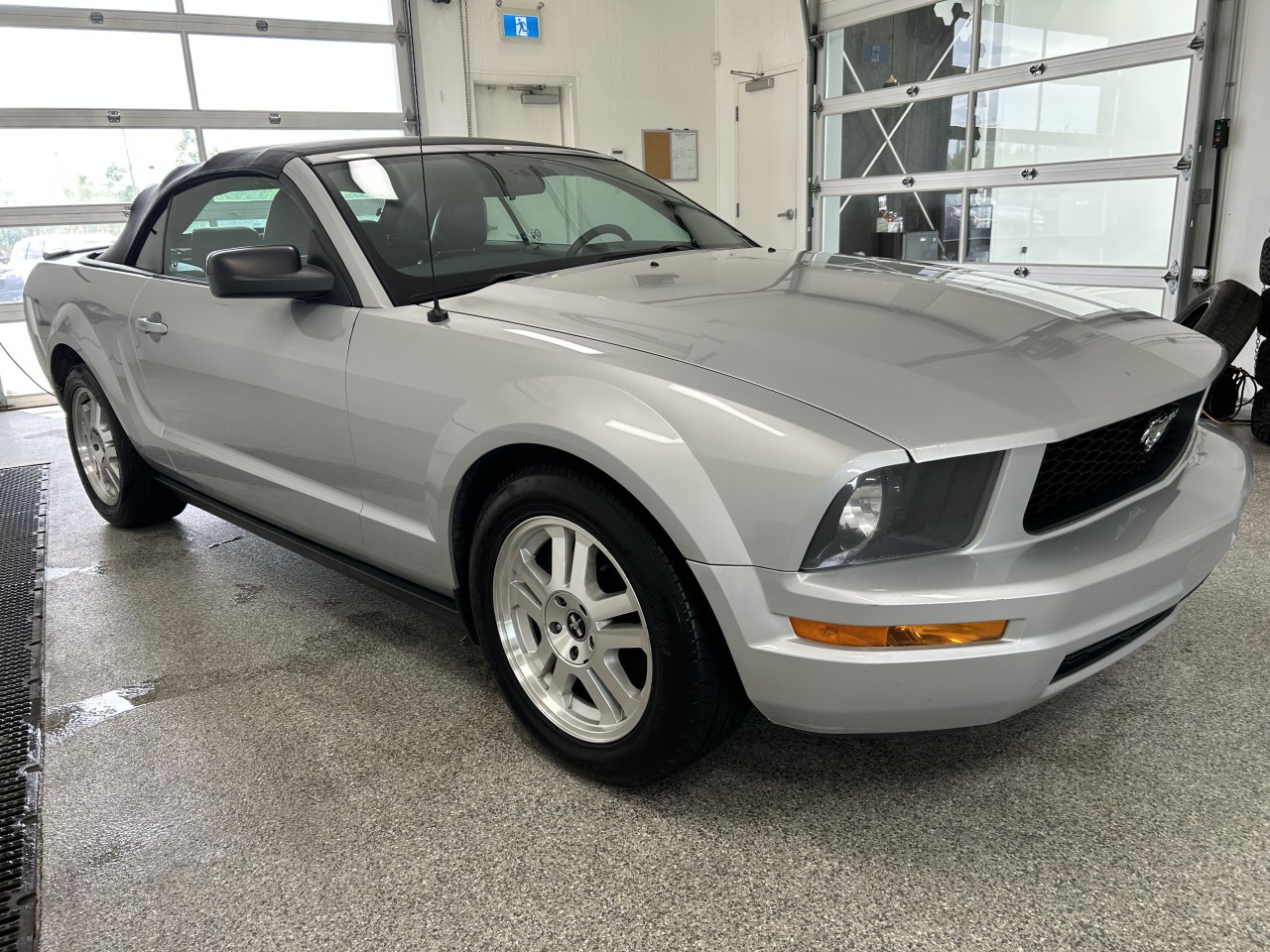 2007 Ford Mustang - Image 7