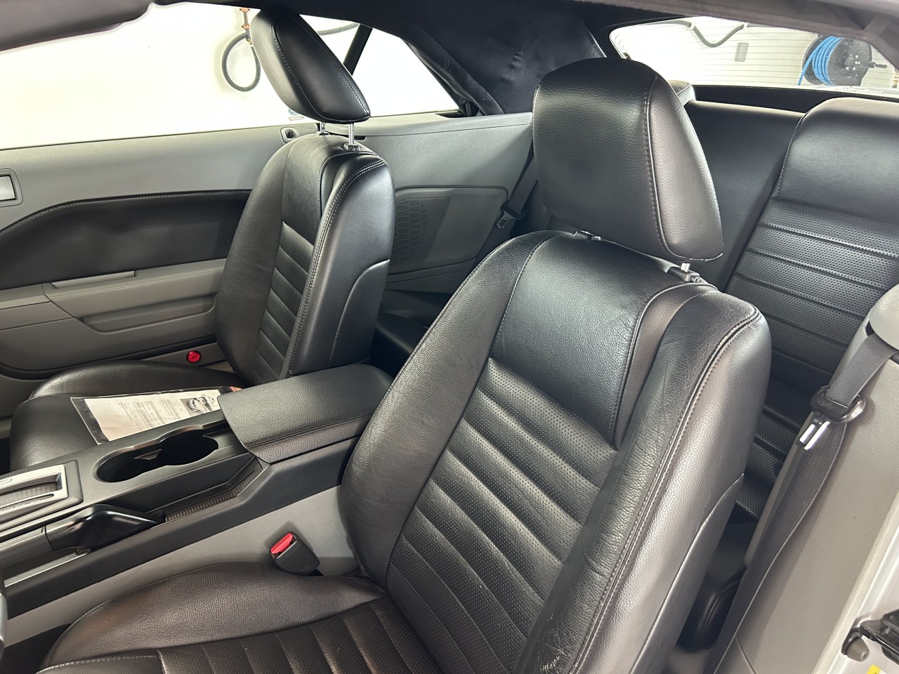 2007 Ford Mustang - Image 10