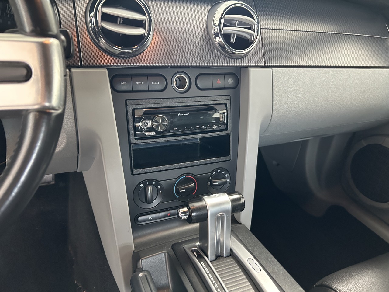 2007 Ford Mustang - Image 13