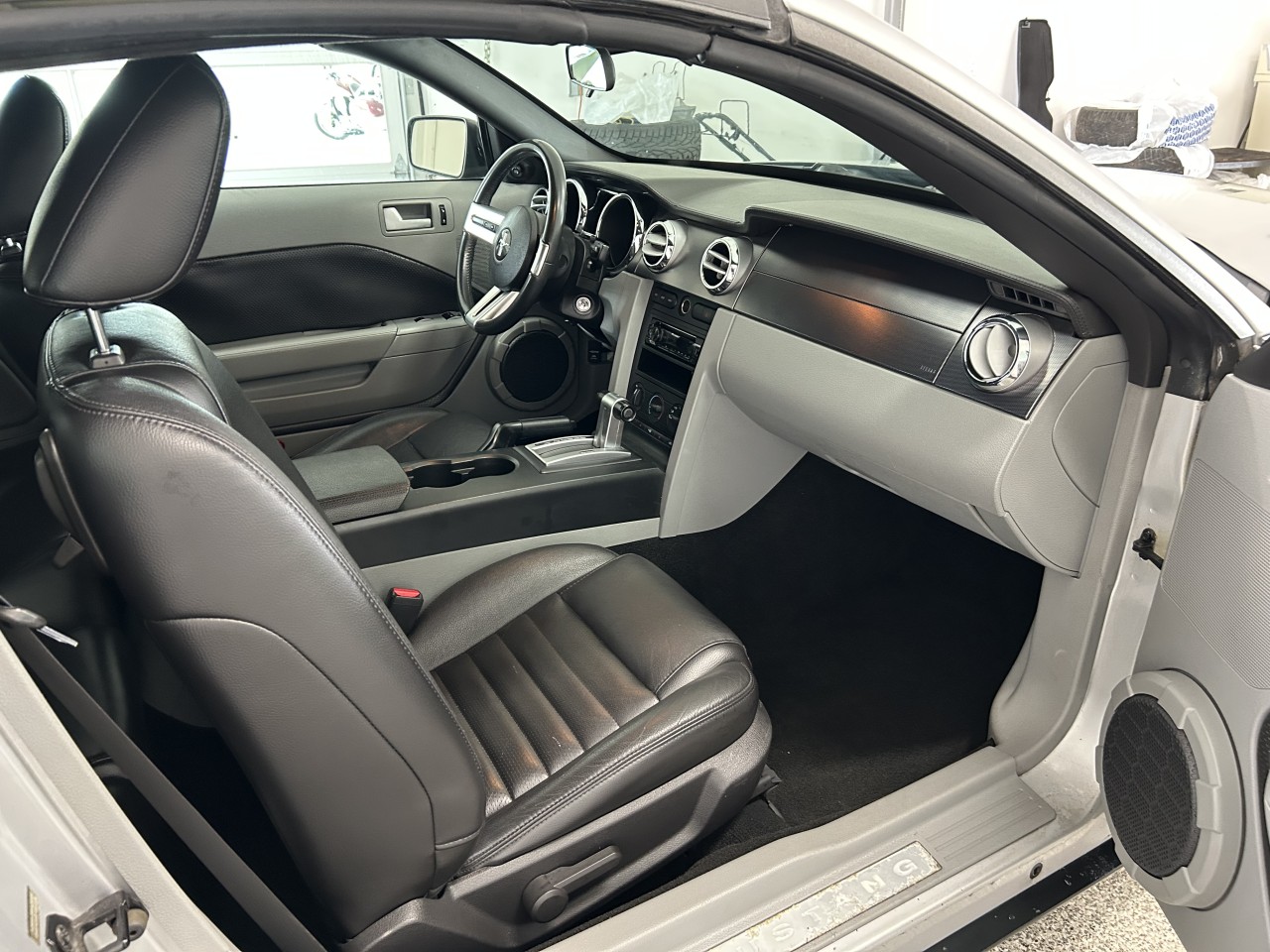 2007 Ford Mustang - Image 14