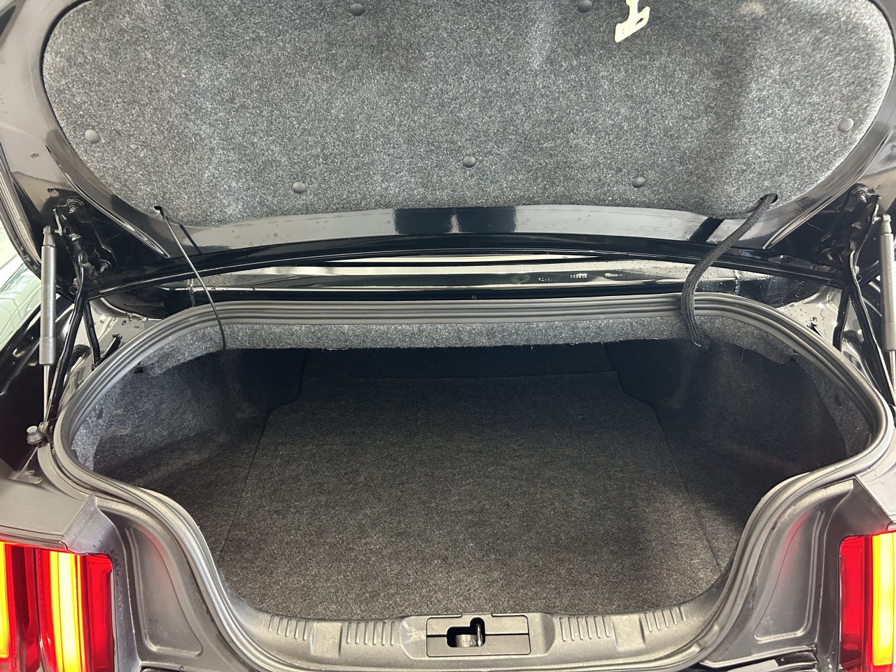 2015 Ford Mustang - Image 12