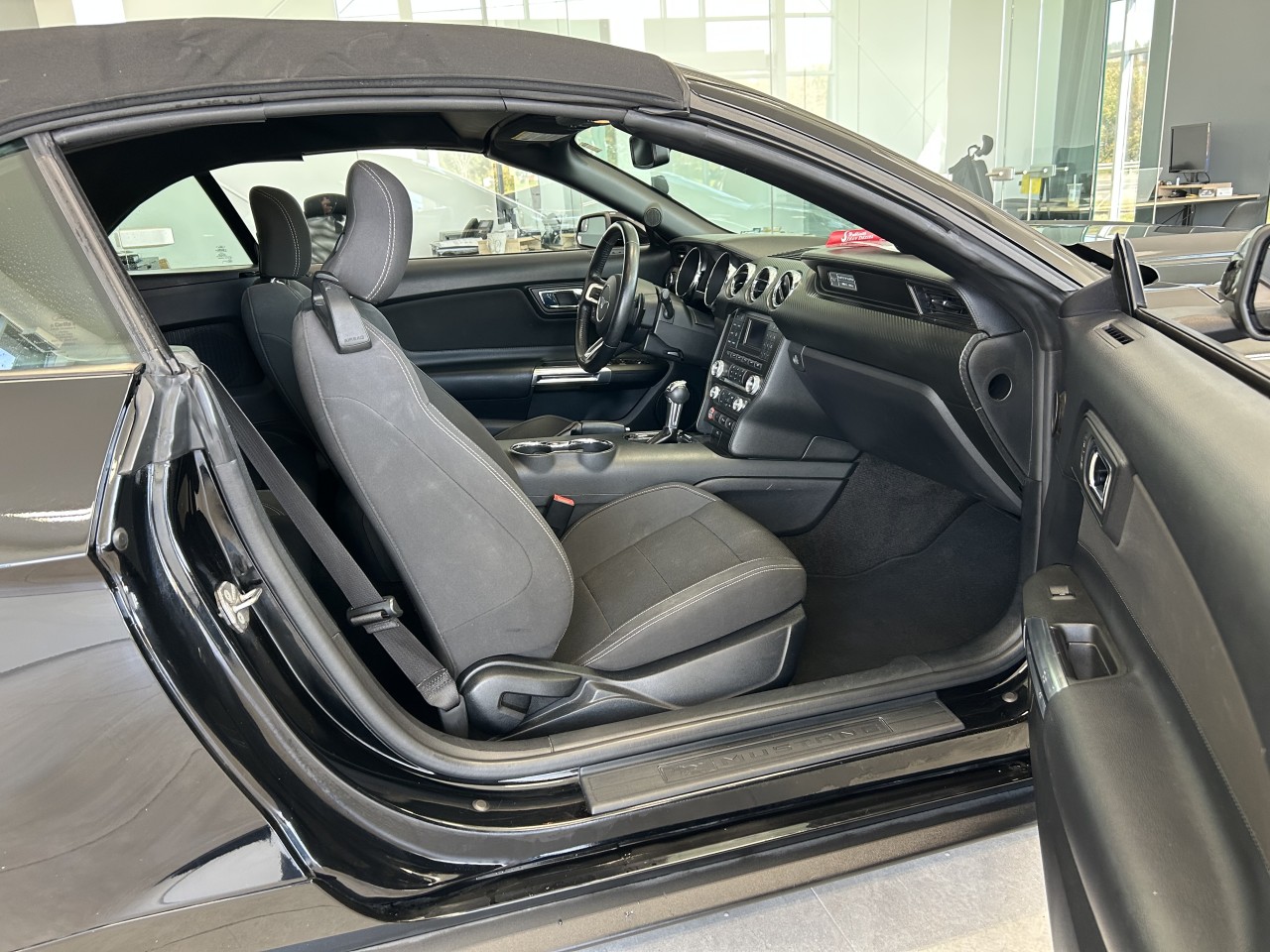 2015 Ford Mustang - Image 14