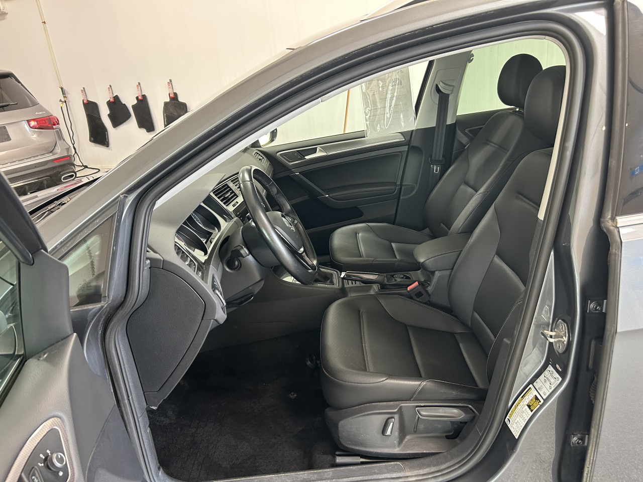 2019 Volkswagen Golf Alltrack - Image 9