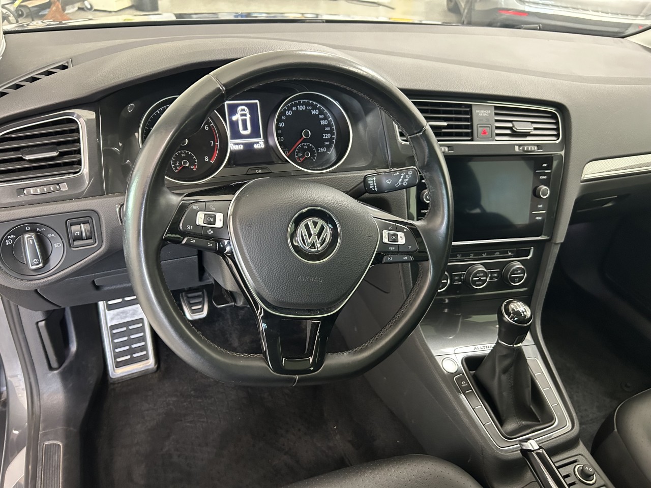 2019 Volkswagen Golf Alltrack - Image 10