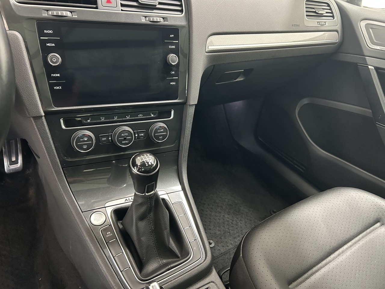 2019 Volkswagen Golf Alltrack - Image 13