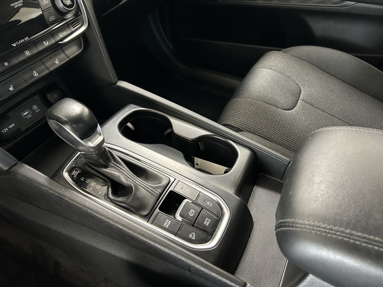 2020 Hyundai Santa Fe - Image 13